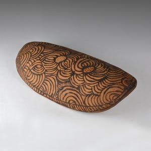 Vintage handgjord träfigur av aboriginsk Coolamon, australisk stamkonst 35,3 cm (N4541)