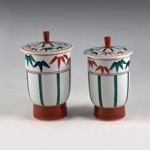 Pair of Small Vintage Japanese Traditional Style Fine Art Ceramic Hand Painted Kutani Lidded Cups 4.5”/11.5cm (N2623)