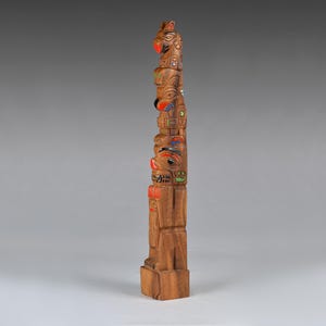 ヴィンテージ手彫り木製トーテムポール：北西部先住民アート（17.6