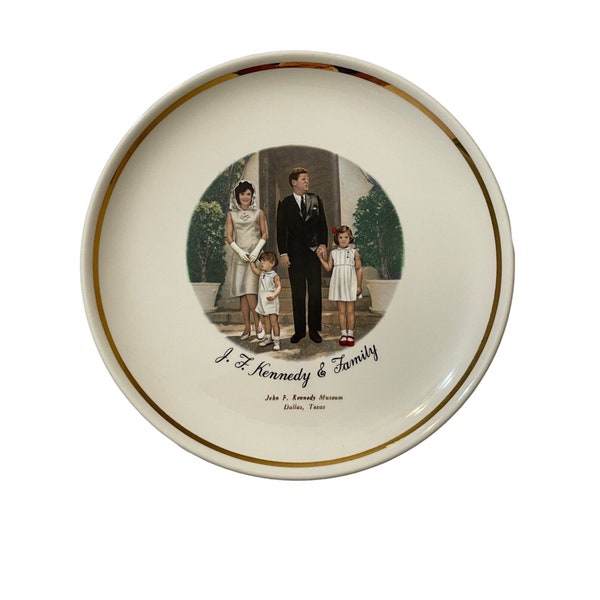 Vintage John F. Kennedy Family Portrait Commemorative Collectible Plate 9"