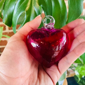 Beautiful blown glass heart. 3.5 "glass heart, BLOWN GLASS made in Mexico!