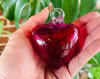 Beautiful blown glass heart. 3.5 "glass heart, BLOWN GLASS made in Mexico!