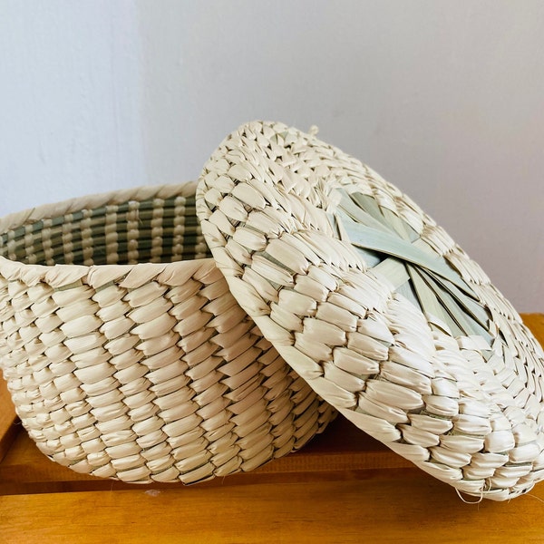 TORTILLERO, tortilla warmer, 1 palm basket with lid. Handmade. REAL PHOTOS of whatever was sent!! Wholesale too!!