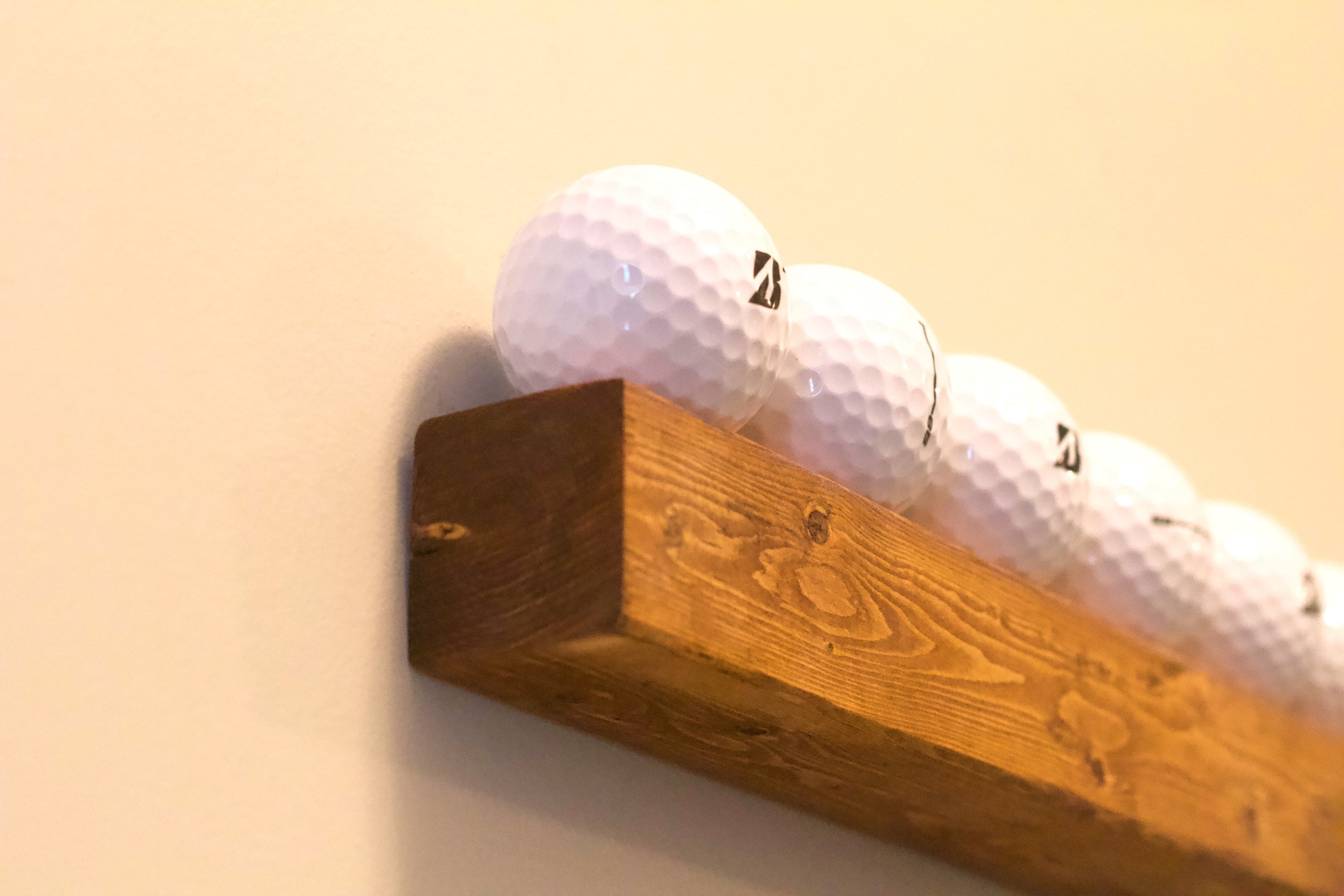 mur monté balles de golf acrylique vitrine support mural 5-tiers magnétique  stockage de balle de golf affichage