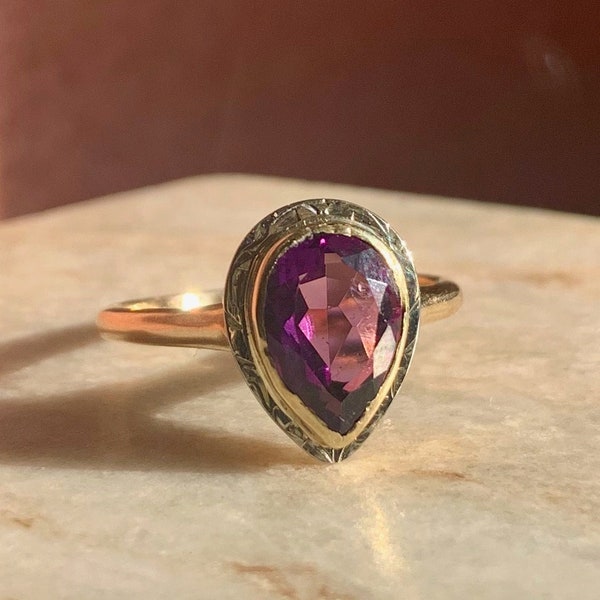 Vintage 10K Solid Yellow White Gold Amethyst Ring, Size 6 3/4 6.75 / Estate Pear Cut Bezel Set Deep Purple Gemstone / Two Tone Gold