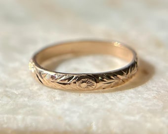 Vintage 10K Solid Yellow Gold Pinky Midi Ring, Size 1.5 1 1/2 / Tiny Floral Botanical Foliate Eternity Pattern Engraved Band