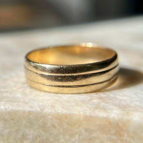 Vintage 14K Solid Yellow Gold Linear Band, Size 7.5 7.75 / Estate Horizontal Ribbed Design Wedding Stacking Ring / 5.8 mm Wide