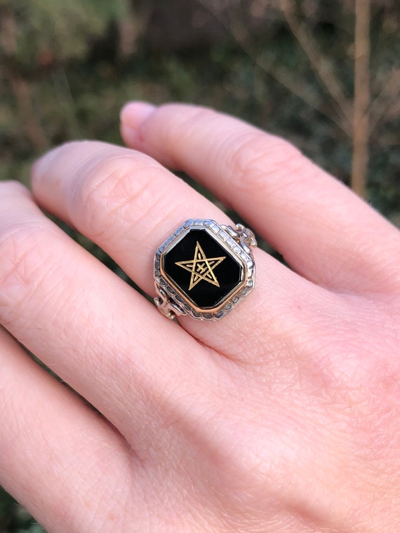 Vintage 10k Solid Gold Onyx Star Ring, Signet Rin… - image 2