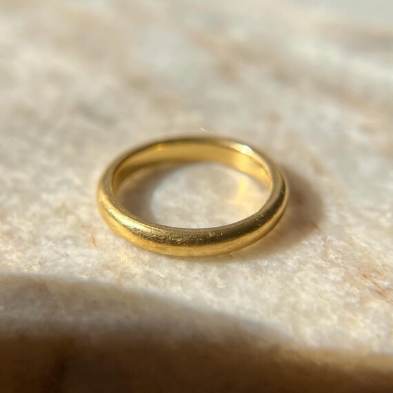 Glowing Solid 22K Yellow Gold Wedding Ring, Size … - image 10