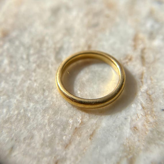 Glowing Solid 22K Yellow Gold Wedding Ring, Size … - image 3