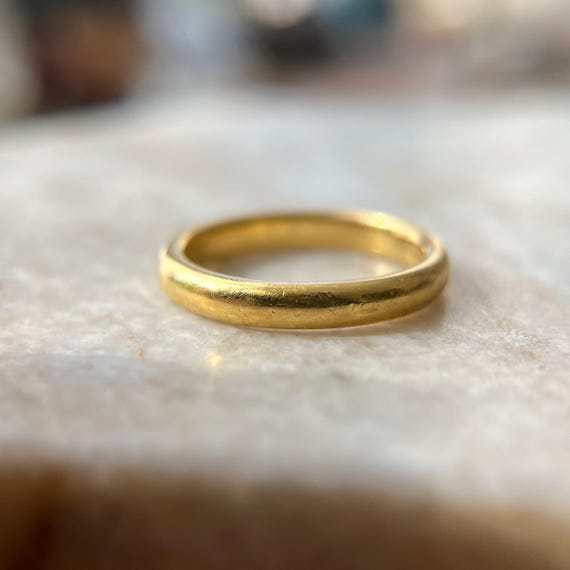 Glowing Solid 22K Yellow Gold Wedding Ring, Size … - image 2