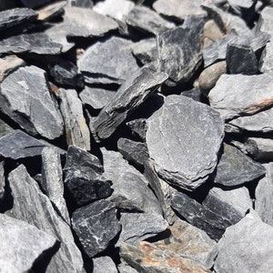 3+ Pounds of Screened and Washed .75 Inch Natural Black Slate Gravel. Perfect for Aquariums, Terrariums, Landscaping and Much More!