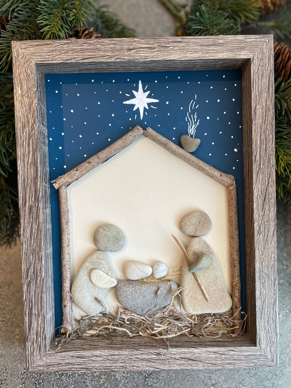 Art de galets Crèche , placé dans un cadre en bois, œuvre dart parfaite  pour décorer votre espace à Noël ou loffrir à vos proches -  France