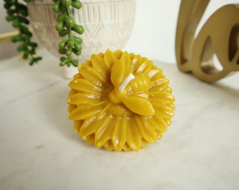 Sunflower, honeybee candle (100% pure beeswax) handcrafted