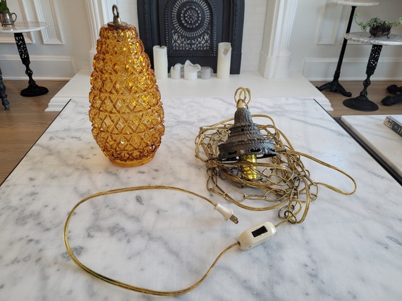 ヴィンテージ ペンダントライト　 Hollywood Regency Lamp Vintage Plug-in Swag Lamp, Hollywood Regency Ornate Amber