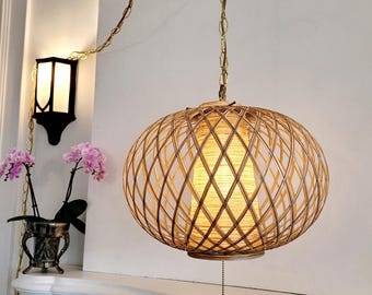 Vintage 1960's Plug-in MCM Swag Lamp, Large Natural Textured Lantern, Mid-Century Modern Atomic Round Pendant, Lattice Geometric Gold Saucer