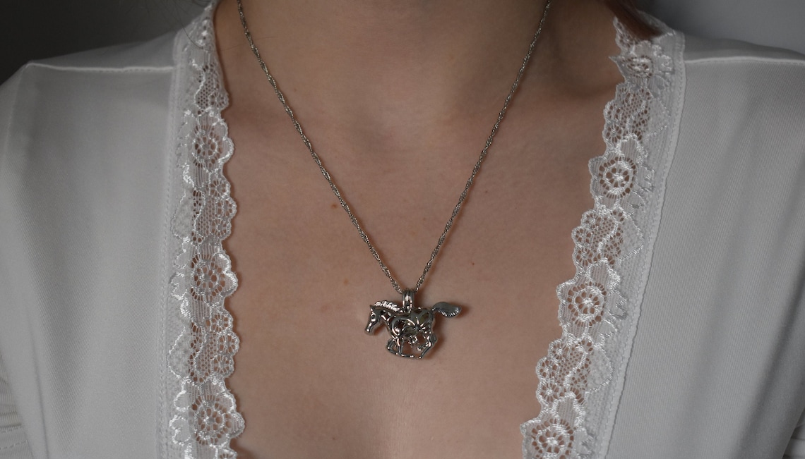 Horse Pendant Necklace, Glow in the Dark, Horse jewellery, Pendant necklace image 4