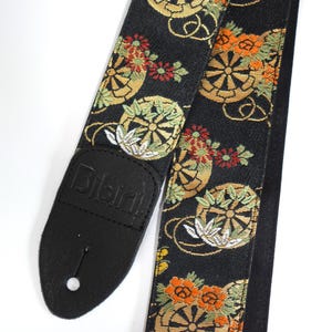 Japanischer Gitarrengurt aus Canvas (Hanpu), Kyoto Kinran Brokat, Genji-Rad, traditionelles Ochsenkarrenmotiv, japanisches Muster