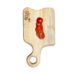 Handmade Wooden Chopping Board: Engraved Floral Design, Kitchen Serving Platter