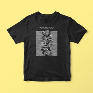 VERGHERETO - PRAZERES DESCONHECIDOS camiseta falsa joy division com o lugar que você quiser
