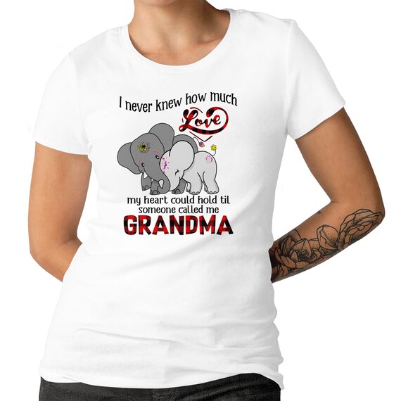 Grandma Love T-shirt Cute Top For Grandmother Family Cute Elephants Perfect Gift T-shirt