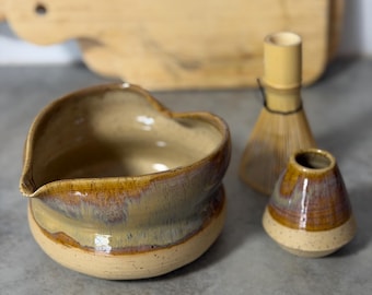 Handgemachtes Matcha Set aus Steinzeug – Matcha Schale mit Besenhalter – Keramik Matcha Bowl