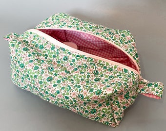 Green quilted wash bag | Flowery wash bag | toiletry bag | makeup bag| cosmetic bag | handmade| gingham