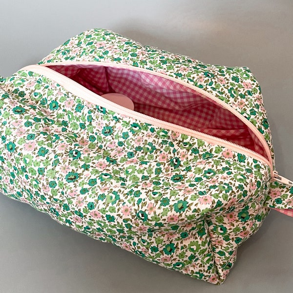 Green quilted wash bag | Flowery wash bag | toiletry bag | makeup bag| cosmetic bag | handmade| gingham