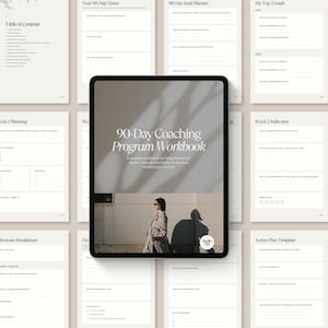 Puede incluir: Una tableta digital que muestra la portada de un libro de ejercicios de coaching de 90 días con una foto de una persona con gabardina. El fondo presenta una cuadrícula de varias páginas del libro, incluyendo un índice y planificadores de objetivos.