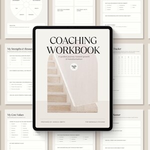 Op de afbeelding: Een digitale tablet met de omslag van een coachingwerkboek met de tekst Coaching Workbook, A guided journey toward growth & transformation, Studio Pal, Prepared by Jessica Smith, for Monique Stevens en een beige trapafbeelding.