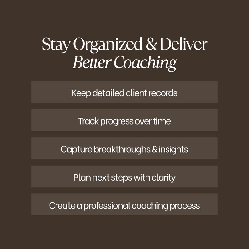 Peut inclure: Un graphique brun fonc&eacute; avec du texte blanc qui indique : Stay Organized & Deliver Better Coaching. En dessous, cinq barres rectangulaires contiennent le texte : Keep detailed client records, Track progress over time, Capture breakthroughs & insights, Plan next steps with clarity, et Create a professional coaching process.