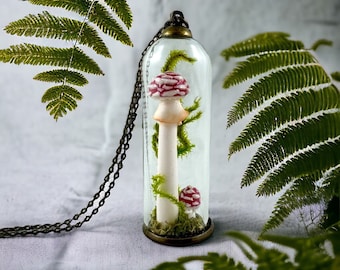 Handgjort halsband med terrarium och flugsvamp: Mossa- och svamphänge