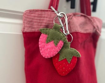 Felt Strawberry Keychain PDF Tutorial, Cute Strawberry Bag Charm Sewing Pattern for Beginners, Easy Felt DIY Project