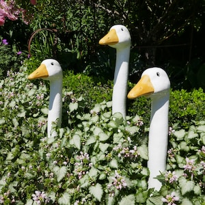 Gartenstecker Keramik Gans groß | Frostfest | Dekoration Outdoor | Gartenschmuck | Gartendeko | Keramikstecker