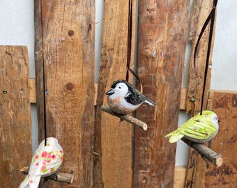 Small ceramic birds with a hanging branch | White, black, kiwi green | Round bird | Set of 3 | Garden ceramics | Garden decoration | Ceramic figurine