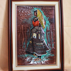 Xhubleta sobre la mujer albanesa - Escultura de cobre en relieve, arte de pared, decoración, pintura