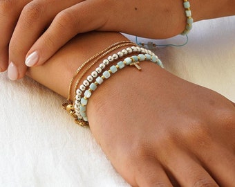 Pulsera con inicial de dama de honor Something Blue. Regalo de bodas para oficiante, niña de las flores, cuñada, suegra, madre de la novia.