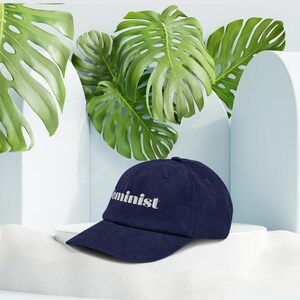 Feministische Mütze aus Cord | Feministisches Shirt | Frauenpower |  Pro-Choice |  Frauen Empowerment | Die Zukunft ist weiblich | Gleiche Rechte