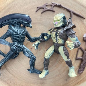 1993 Kenner Warrior Alien and Renegade Predator Action Figures