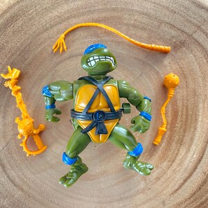 1990 TMNT Sword Slicin Leonardo, Wacky Action – Complete with Accessories – Playmates