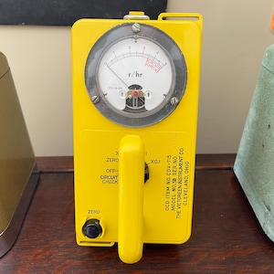 1960&#39;s Civil Defense - Victoreen CDV-715 Radiological Survey Meter - Cold War Era Civil Defense, Not Working Sold As Novelty