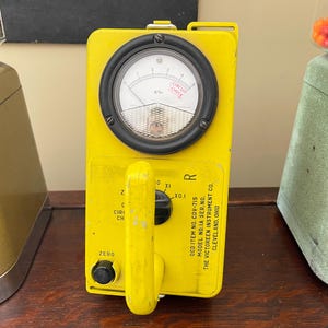 1960&#39;s Civil Defense - Victoreen CDV-715 Radiological Survey Meter - Cold War Era Civil Defense, Not Working Sold As Novelty