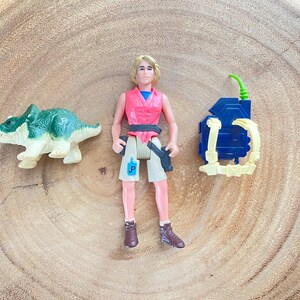 1993 Jurassic Park Ellie Sattler Action Figure With Accessories