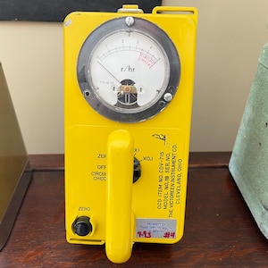 1960&#39;s Civil Defense - Victoreen CDV-715 Radiological Survey Meter - Cold War Era Civil Defense, Not Working Sold As Novelty