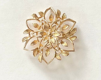 Vintage Flower Design Brooch Pin. Marked Sarah Cov. (Coventry ) Canada.