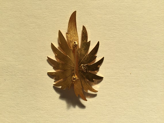 Vintage Gold Tone Leaf brooch Pin. Marked Celebri… - image 4