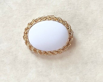 Vintage Gold Tone And Porcelain Brooch Pin.