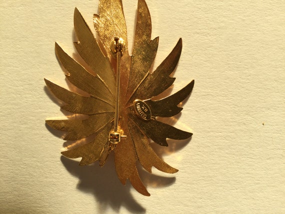 Vintage Gold Tone Leaf brooch Pin. Marked Celebri… - image 3