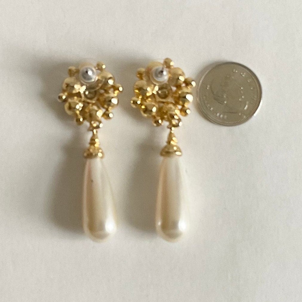 Vintage Pierced Earrings ©Chase GoldTone Coral Color Stone~Pearl 