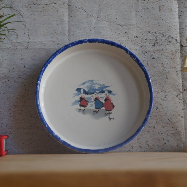 Vintage French solex ceramic cake dish 'Les bigoudènes' by Yves Agaisse